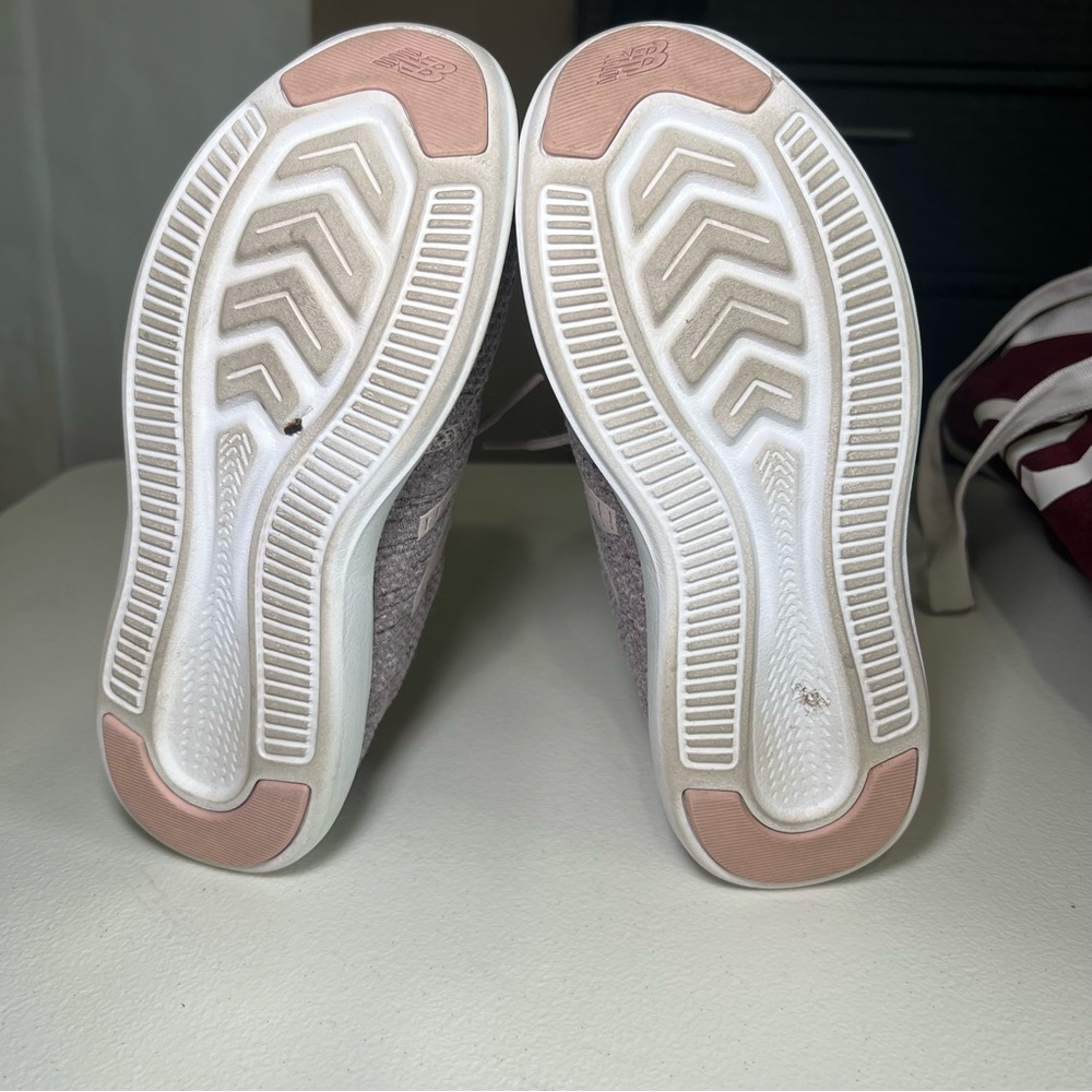 New Balance Women’s Pink FuelCore Coast Size 6.5 Sporty Lightweight Trendy - Picture 7 of 9